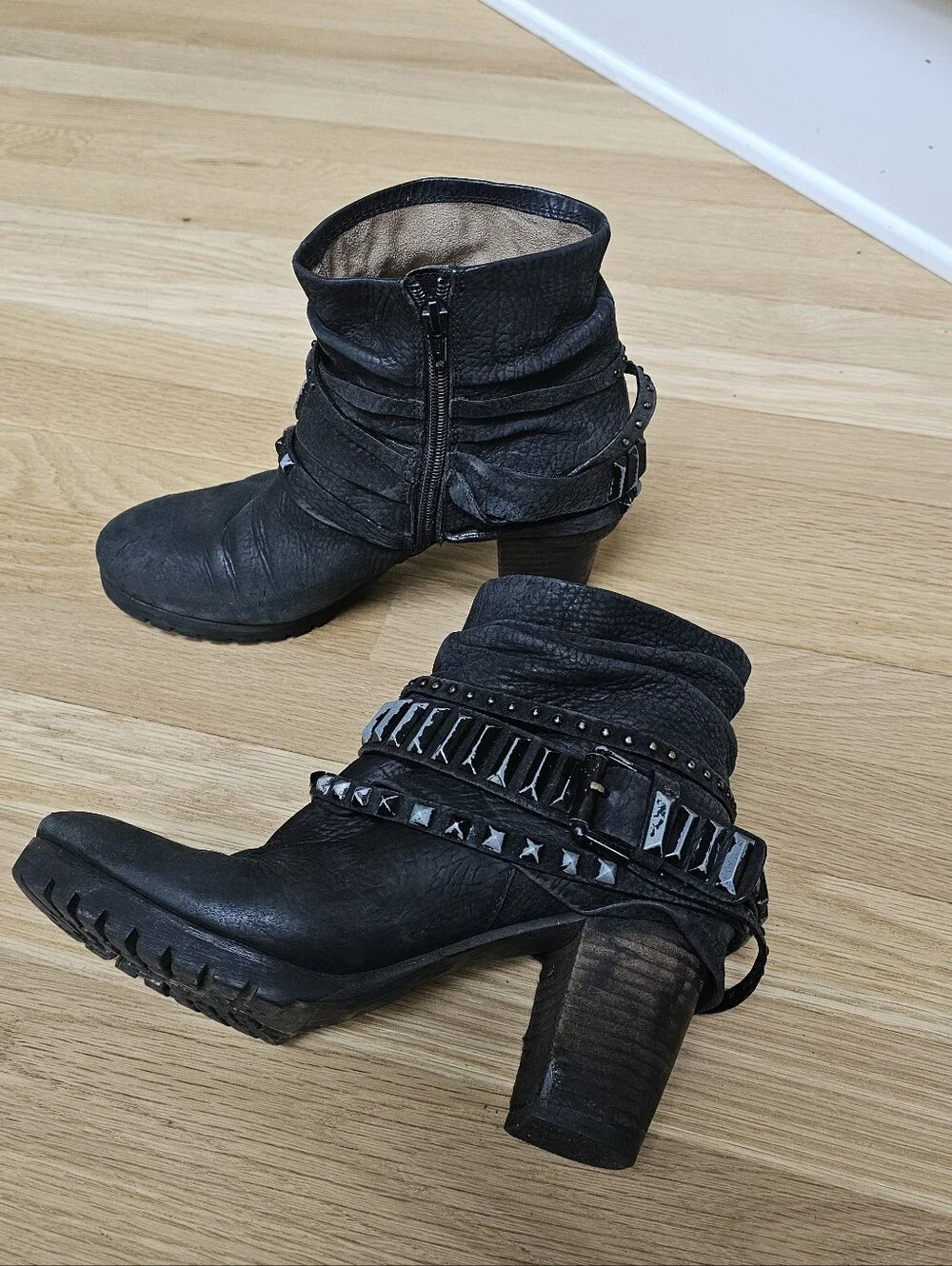 $995 Kennel Und Schmenger Black Leather Studded/Straps Ankle Boots 7/8